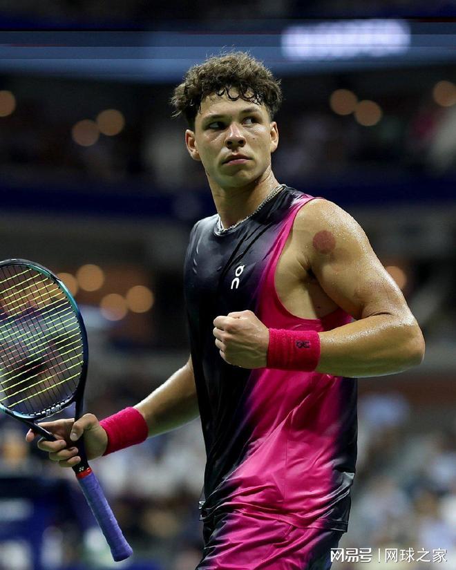 场崭露头角 场崭露头角