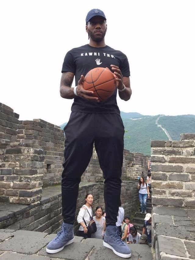 与年轻球迷 与年轻球迷